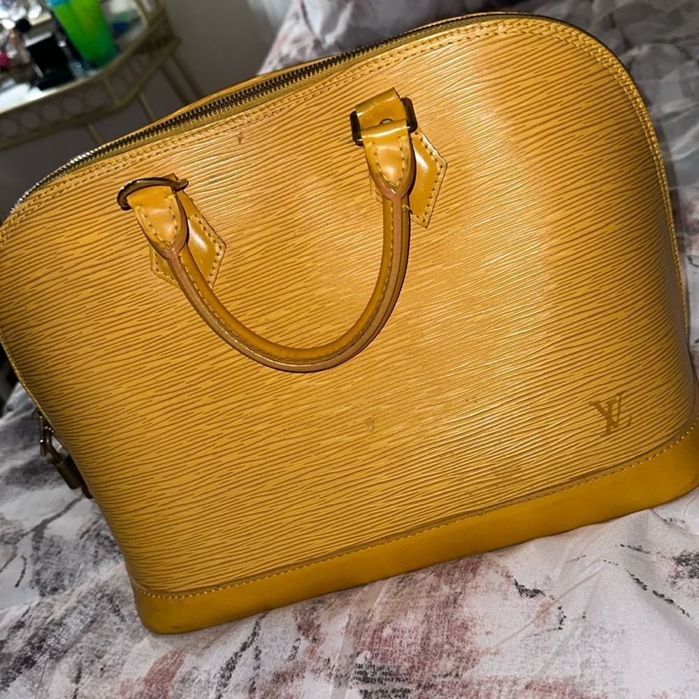 Authentic Louis Vuitton Alma PM